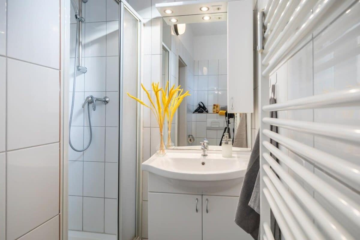 Beautiful 2 Bedroom Apartment Incl Parking Hamburgo Exterior foto